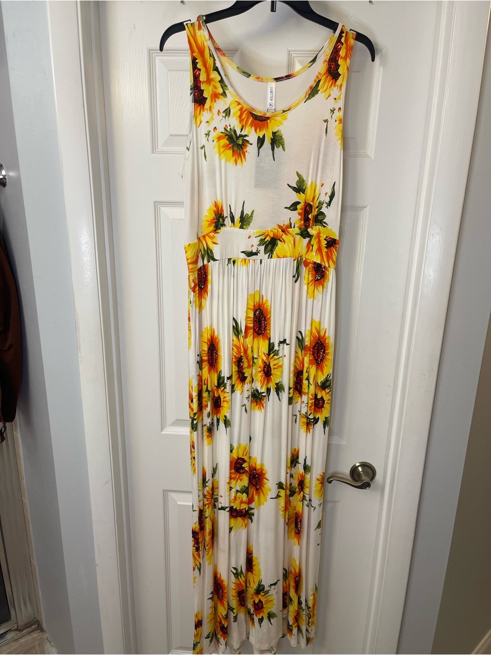 NWT XL Sleeveless Sunflower Maxi Dress in Cream and Yellow